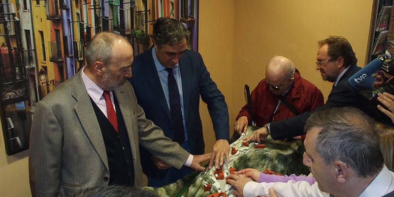 Una maqueta tiflológica da a conocer todo el patrimonio del Casco Antiguo de Cuenca a las personas con discapacidad visual