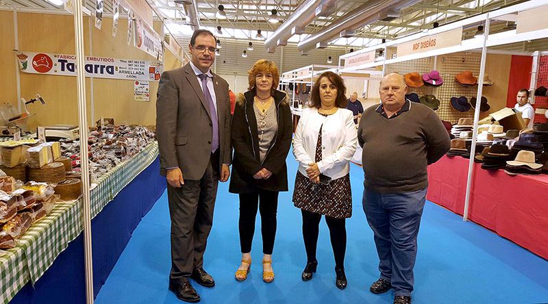 Benjamín Prieto conoce in situ en el recinto de la Hípica el I Mercado de las Viandas