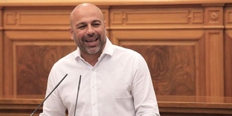 Podemos evita con su abstención que las propuestas de PSOE salgan adelante