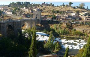 Río Tajo con espuma.
