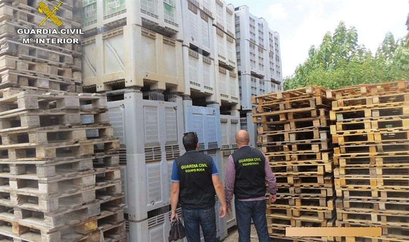 Detenidos en Cuenca por el hurto de 84 palés de plástico utilizados para el transporte de ajos