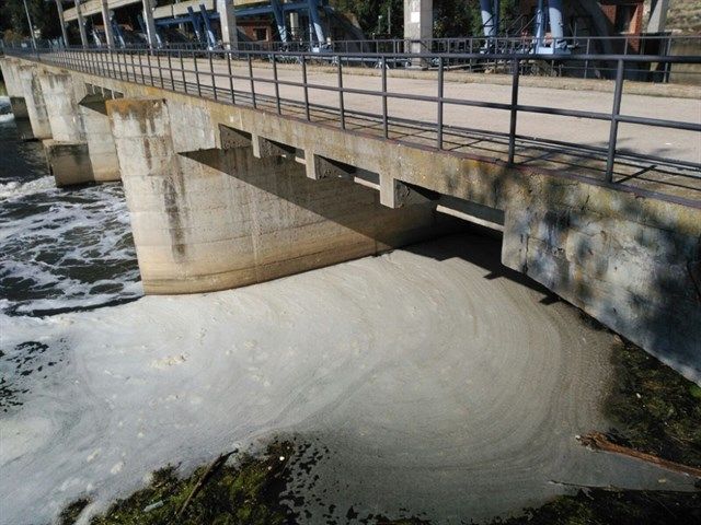 Denuncian la aparición de nuevas espumas en el Jarama antes de llegar al Tajo