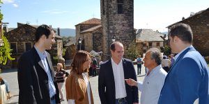 La directora general de Turismo en Valverde de los Arroyos.