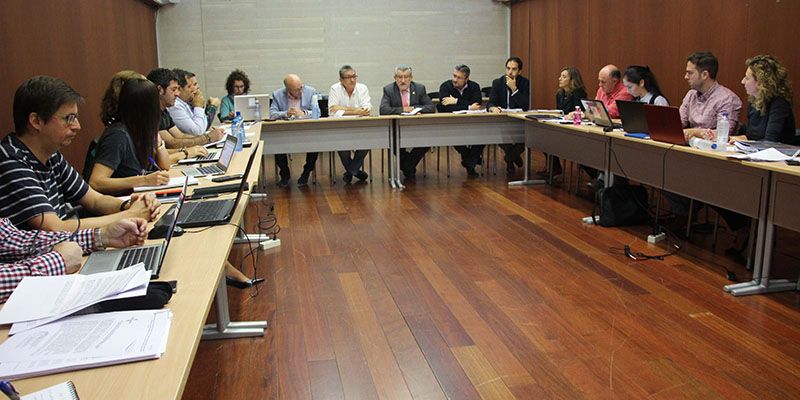 La Junta es partidaria de convocar toda la oferta de empleo público docente que permita la tasa de reposición para maestros