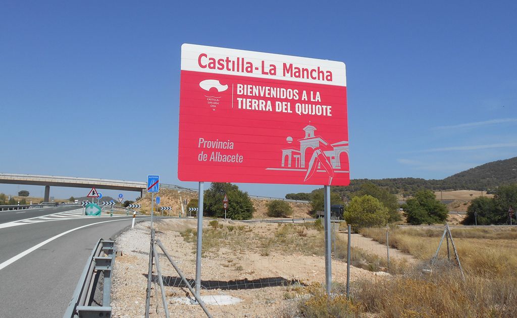 Castilla-La Mancha da la bienvenida a sus visitantes con nuevas señales en las principales vías de acceso a la comunidad autónoma