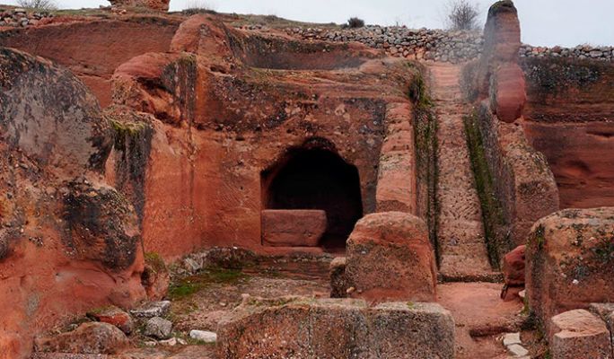 Tres años de cárcel para dos conquenses por expoliar el yacimiento de Tiermes