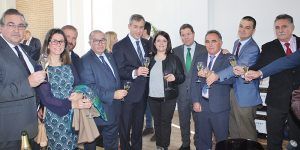 20161114-presidente-jccm-y-presidente-caja-rural-clm-visita-cooperativas-villanueva-de-alcardete