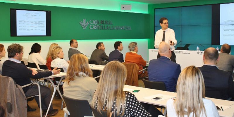 57 empresarios del PID de la Fundación Caja Rural CLM reciben una clase magistral sobre toma de decisiones