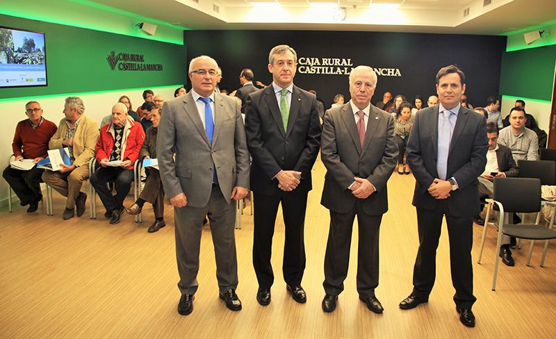 Caja Rural Castilla-La Mancha expresa su “máximo compromiso” con las cooperativas agrarias y Solimat