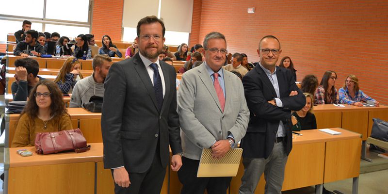 El profesor de la UCLM Luis Arroyo Jiménez estrena su Cátedra Jean Monnet con un debate sobre la crisis de los refugiados en Europa