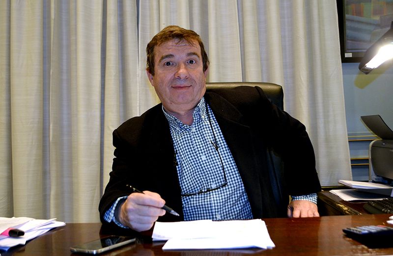 Cuesta critica a Mena su continuo recurso a la mentira con el único fin de desacreditar a Prieto a cualquier precio