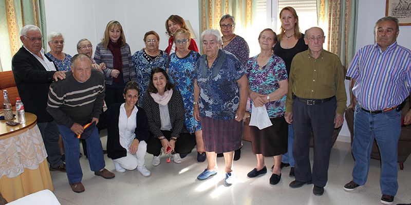 Aurelia Sánchez visita la vivienda de mayores y el Centro de Día de mayores de Santa María de los Llanos