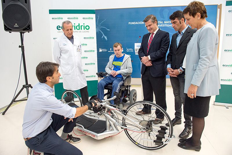 El Hospital Nacional de Parapléjicos cuenta con una nueva bicicleta de manos para los pacientes 3 El Hospital Nacional de Parapléjicos cuenta con una nueva bicicleta de manos para los pacientes