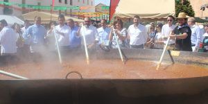 el-pisto-manchego-mas-grande-del-mundo-celebrado-en-villanueva-de-los-infantes-reconocido-como-record-guinness