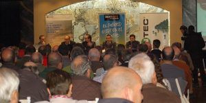 el-consejero-de-agricultura-medio-ambiente-y-desarrollo-rural-francisco-martinez-arroyo-durante-la-jornada-vinedo-2016-organizada-por-agricola-cafe