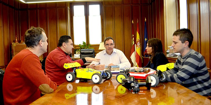 Diputación de Cuenca ayudará a los aficionados al radiocontrol a que la provincia disponga de un circuito de coches