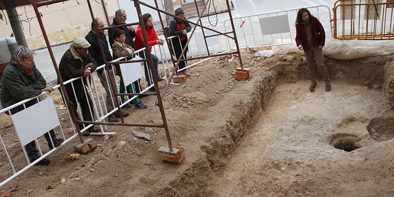Jornada de puertas abiertas en la excavación arqueológica  de la Plaza de la Iglesia de Almonacid