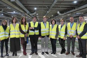 la-directora-general-de-planificacion-ordenacion-e-inspeccion-sanitaria-conoce-el-funcionamiento-del-centro-logistico-del-grupo-cofares
