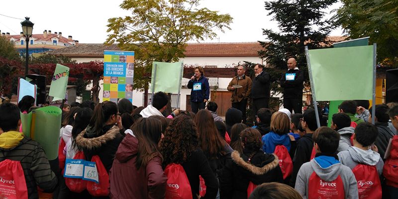 La comunidad educativa de Alovera y los mayores se vuelcan en la III Marcha del Agua «Gotas para Níger» de UNICEF