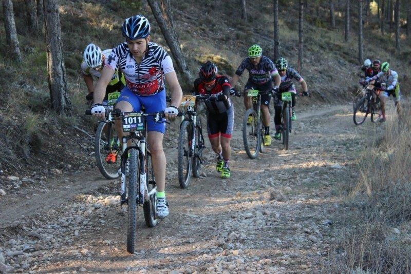 Un total de 160 corredores se dan cita en Fuentes en la segunda carrera «Ruta de los Dinosaurios»