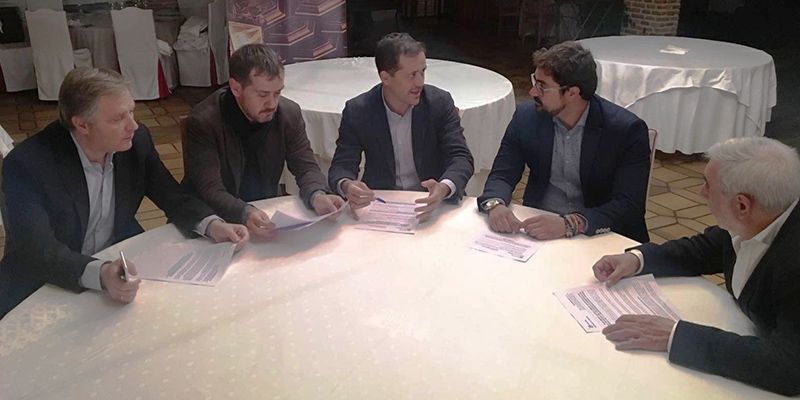 Velázquez lamenta el dolor y la frustración que está creando Page en los castellano-manchegos con sus reiterados engaños en materia sanitaria