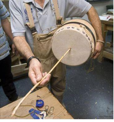 La Escuela de Folklore de la Diputación de Guadalajara convoca un cursillo de construcción de zambombas