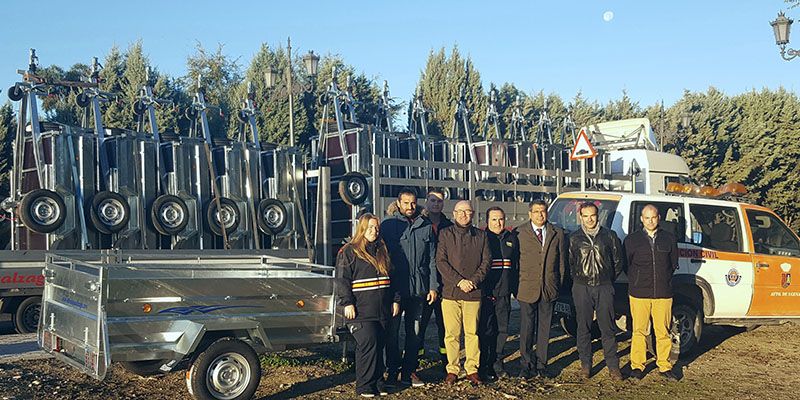 Entregadas 20 máquinas extendedoras de sal y 15 remolques de carga a las agrupaciones de Protección Civil