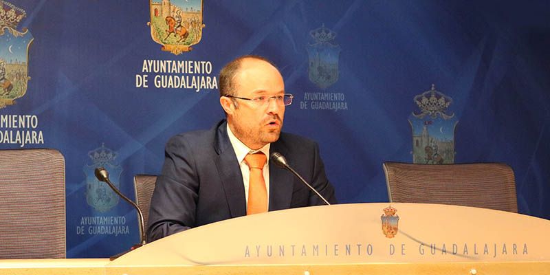 Alejandro Ruiz, muy duro, vincula el fracaso de la Comisión de Transparencia de Guadalajara al fracaso de Antonio Román a la hora de ser transparente