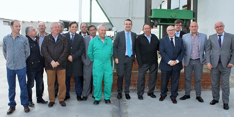 Caja Rural Castilla-La Mancha visita la cooperativa “Montes de Toledo” de Mazarambroz