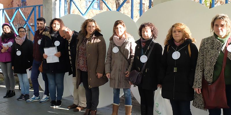 Unos vistosos «puntos blancos» invitan en Guadalajara a los ciudadanos a dejar sus mensajes solidarios