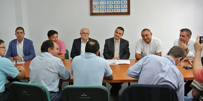 La Junta sale en auxilio de los ganaderos del sector de la cunicultura y del vacuno de leche en crisis por los bajos precios