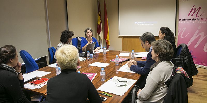 La Junta concederá los Premios Mujeres en el Arte a las artistas Pilar Prieto, Isis Saz y Estela Miguel