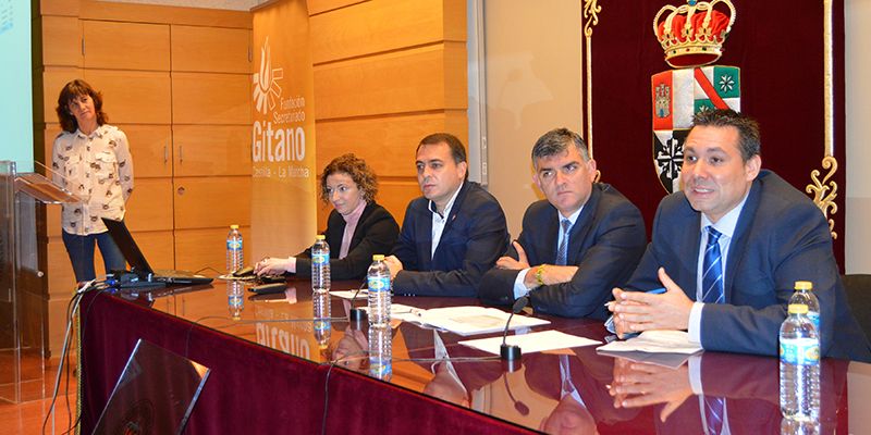 Godoy anima a las empresas conquenses a dar una oportunidad laboral a los jóvenes gitanos que son víctimas de los prejuicios sociales