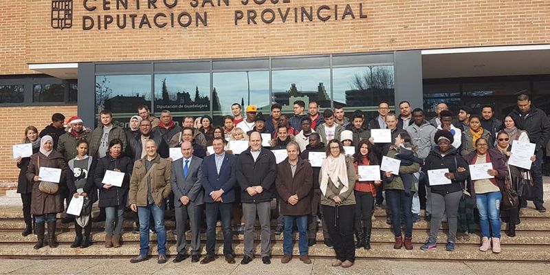 La Diputación de Guadalajara entrega los diplomas de los cursos para refugiados organizados en colaboración con ACCEM