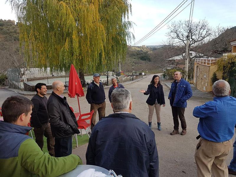 José Manuel Latre visita las localidades de Puebla de Valles y Valdesotos