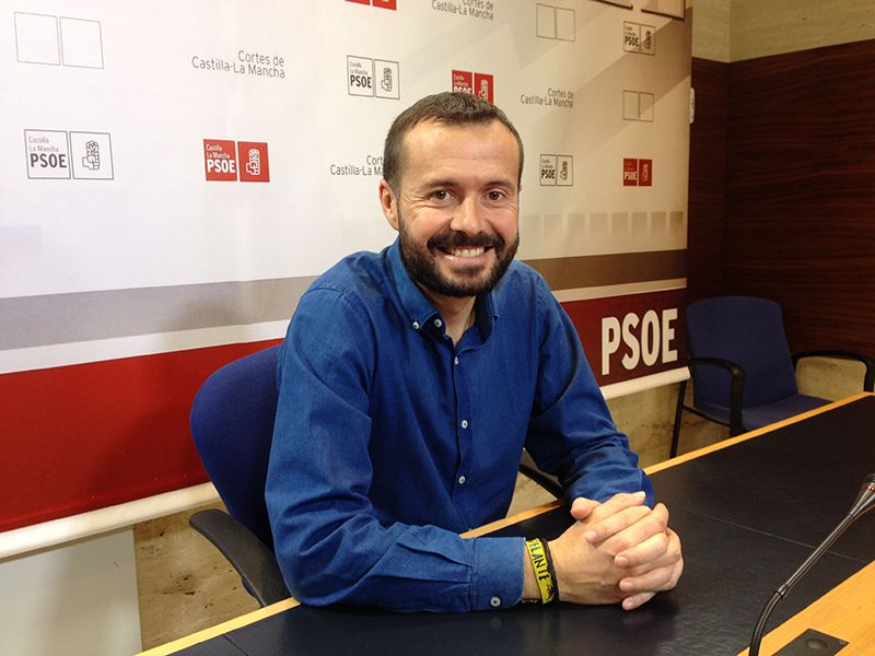 El PSOE "pasa" de las críticas del PP sobre la celebración de la Constitución y asegura que “el gobierno de Page sigue reconstruyendo C-LM” 3 El PSOE «pasa» de las críticas del PP sobre la celebración de la Constitución y asegura que “el gobierno de Page sigue reconstruyendo C-LM”