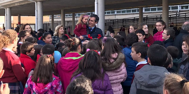 El alcalde de Guadalajara visita el colegio Santa Cruz 1 IMG 4311