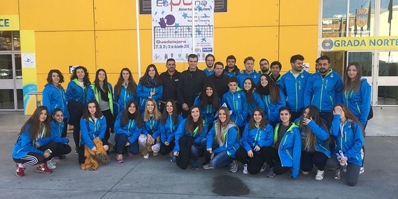 El alcalde de Guadalajara recibe en el Multiusos a los equipos que participarán en la IV Copa de España de Voleibol de Clubes