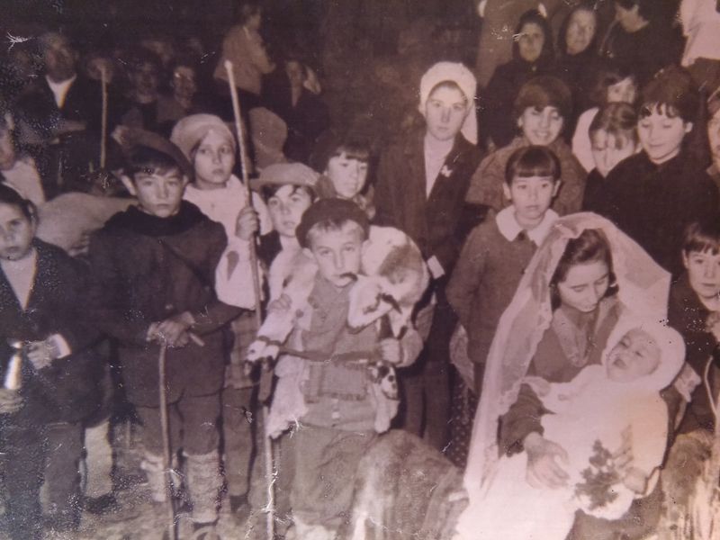 Hemeroteca de El Liberal de Castilla. El Belén Viviente de Vega del Codorno cumple 52 años 1 LOS NIÑOS ACTORES