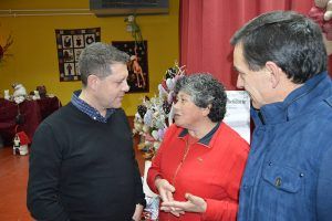 Page y alcalde de Uña con señora