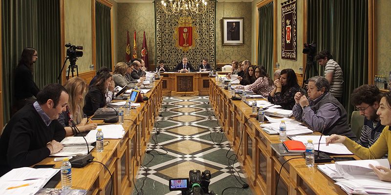 Sólo el PP se opone a retirar la Cruz de José Antonio de la Catedral de Cuenca