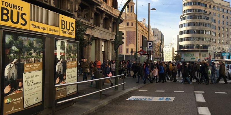 La Diputación de Guadalajara promociona la ruta del viaje a La Alcarria en las calles de Madrid y en la Estación de Atocha