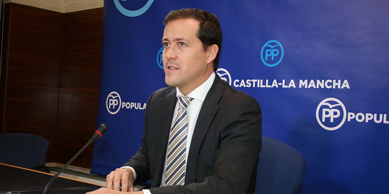 Velázquez denuncia la deslealtad de Page a España al permitir que los diputados del PSOE-CLM voten a favor de los que quieren romper la Nación