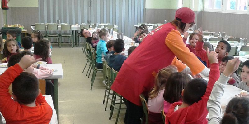La Junta y cinco ayuntamientos de Guadalajara firman convenios para mantener abiertos los comedores escolares en Navidad