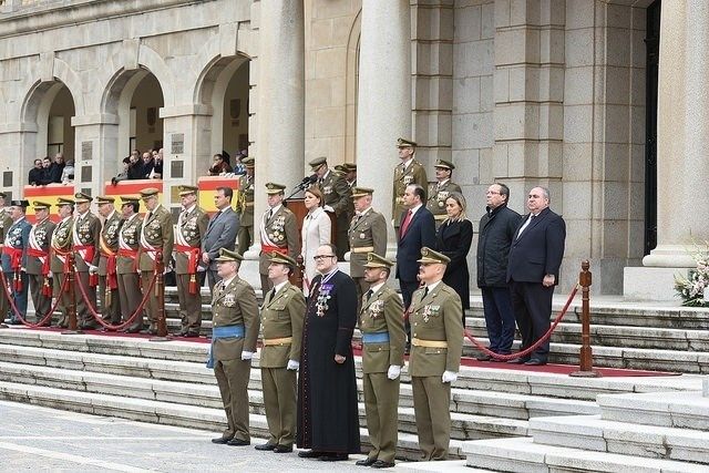 Cospedal agradece al Ejército «su esfuerzo» para «proteger a los españoles y los valores constitucionales»