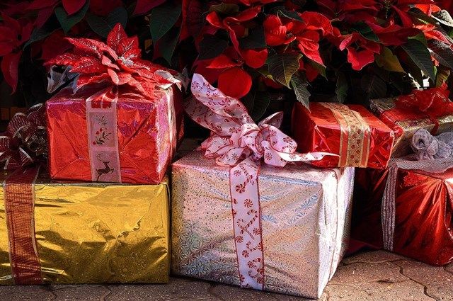 Atención: pasarte de regalos en Navidad puede ser muy malo para tu hijo