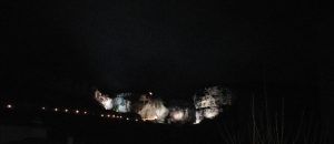 Hemeroteca de El Liberal de Castilla. El Belén Viviente de Vega del Codorno cumple 52 años 4 la gruta