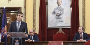 Román: “La Constitución se escribió con un lenguaje moderado, de concordia y conciliación. Sigamos escribiendo con él la historia de España” 2 Acto con motivo del Día de la Constitución, Antonio Román, alcalde de Guadalajara, José Manuel Latre, presidente de la Diputación Provincial, Alberto Rojo, delegado de la JCCM en Guadalajara