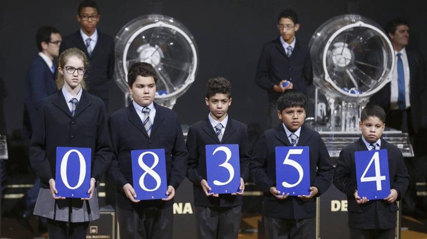 Si has comprado en Guadalajara y tu papeleta tiene el número 08354, tienes 2.500 euros en compras