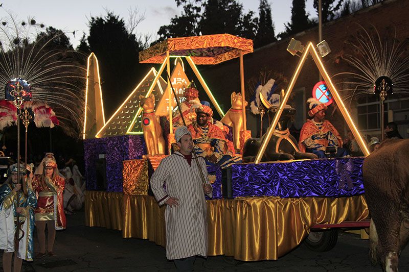 Ocho carrozas, 300 personas, 1.500 kilos de caramelos…. Todo preparado en Guadalajara para la Gran Cabalgata de Reyes